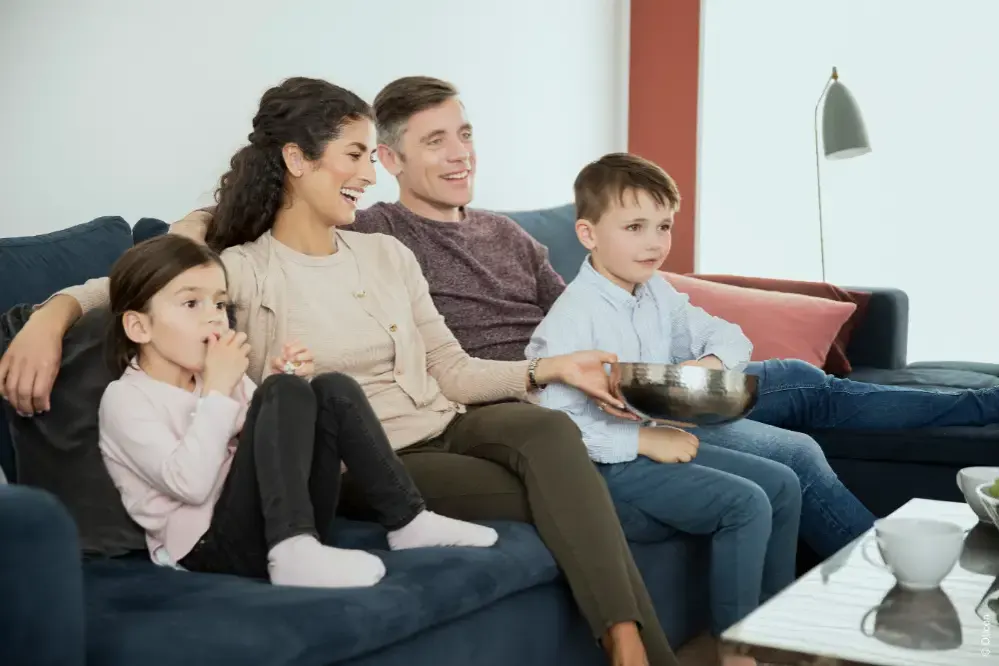 Familia no sofá